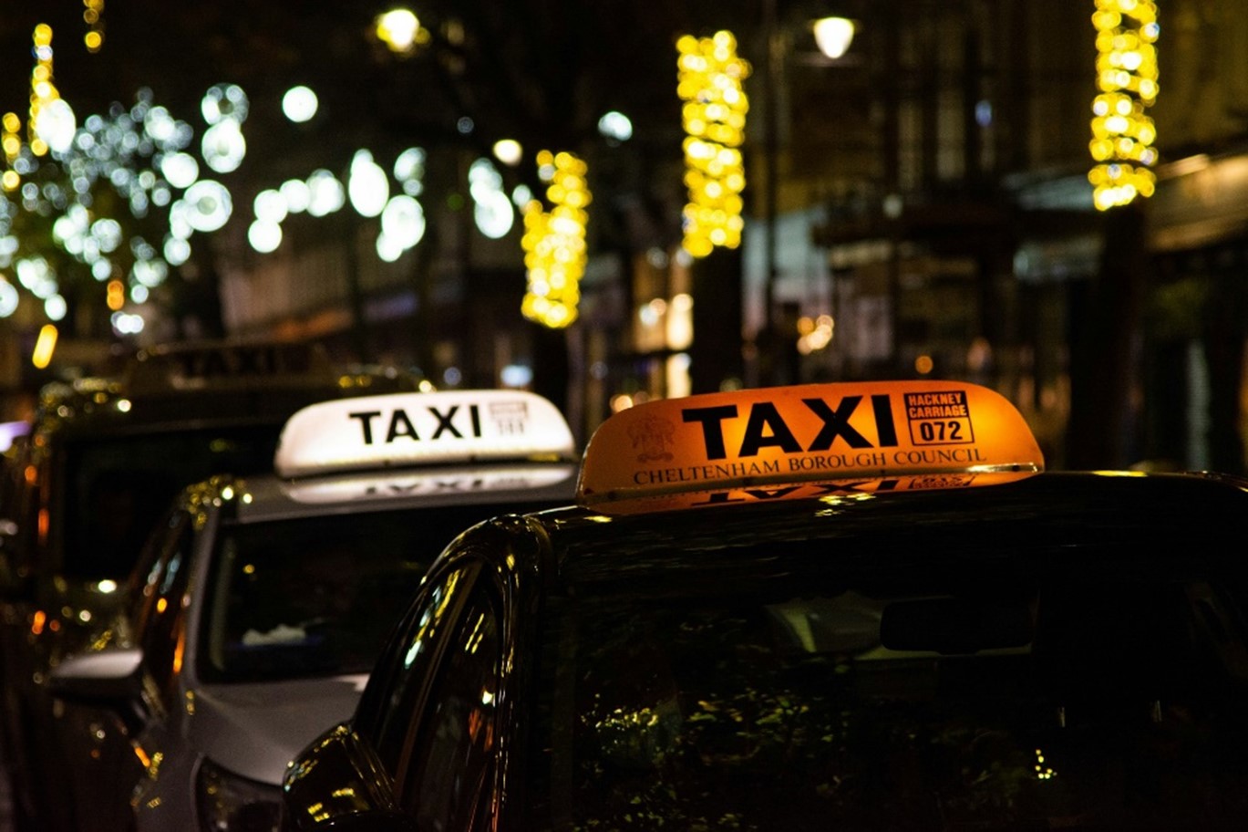 Why Pre-Booking a Taxi for Your Ireland Day Trip is the Smartest Choice